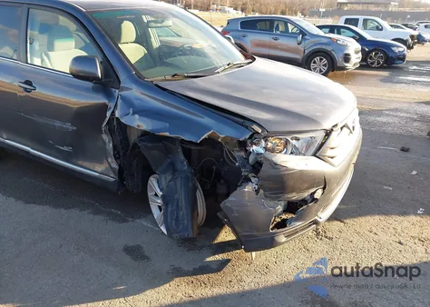 2011 Toyota Highlander Base V6 z USA, uszkodzony, nr VIN 5TDBK3EH3BS086097